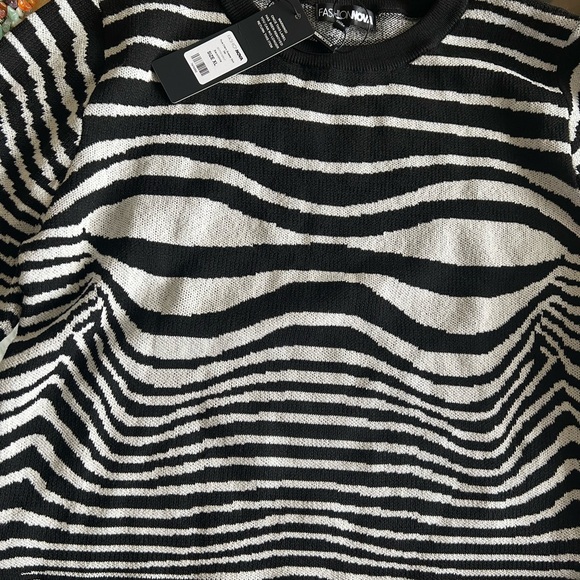 Fashion Nova, sexy-cool pattern, sweater skirt set, new with tags - Picture 3 of 7